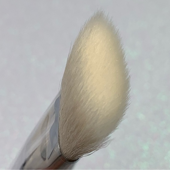 Zoeva 109 Luxe Face Paint Brush - Picture 3 of 6